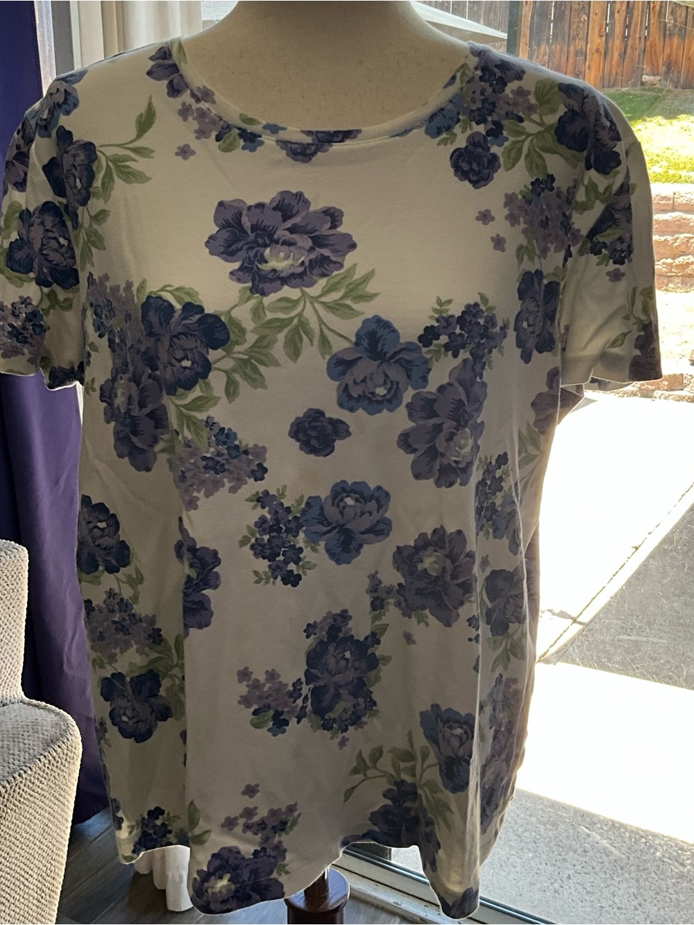 Laura Scott White Short-Sleeve Crewneck Top with Blue Floral